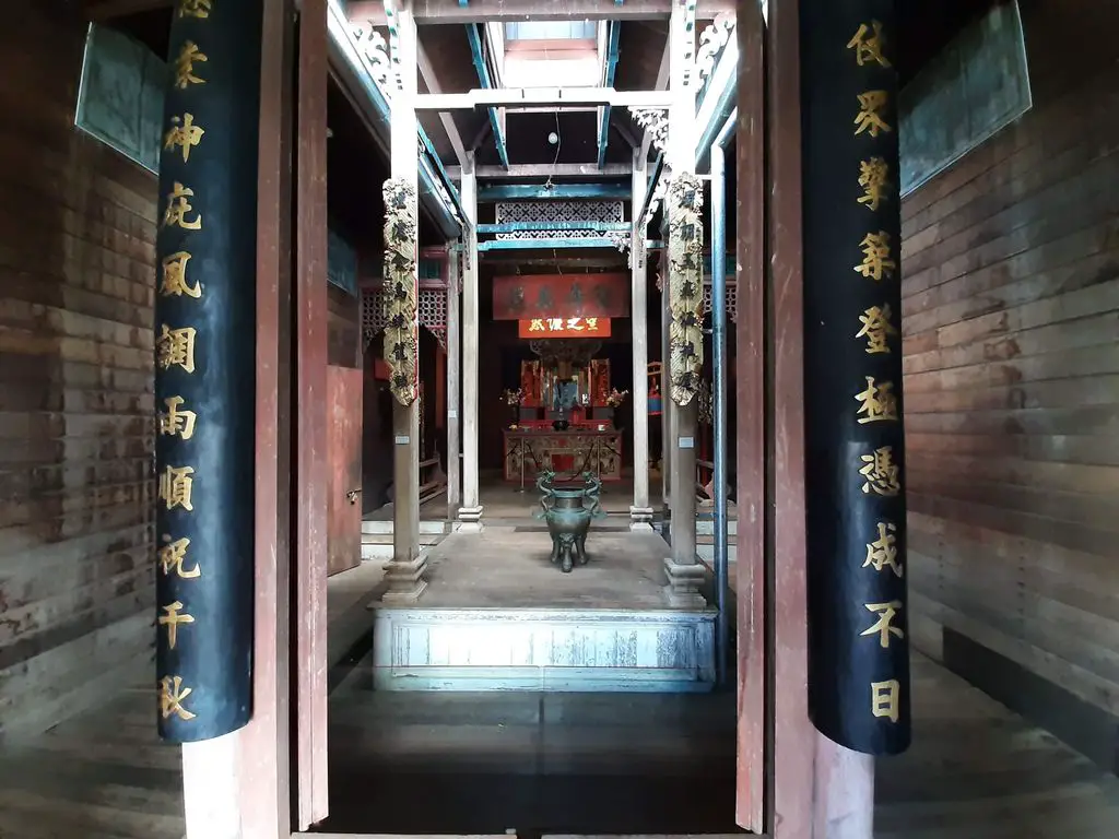 Hou Wang Temple & Atherton Chinatown